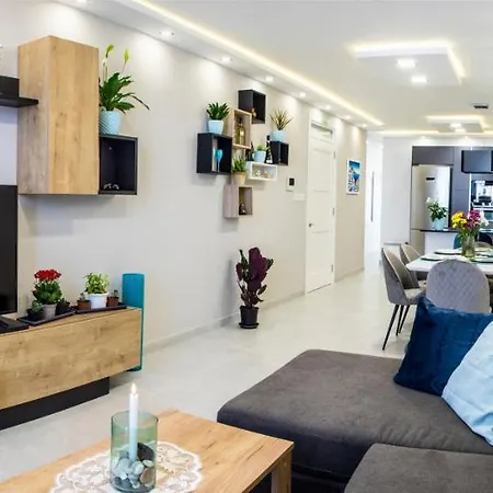 2 Bedroom Luxury Design Apartment
